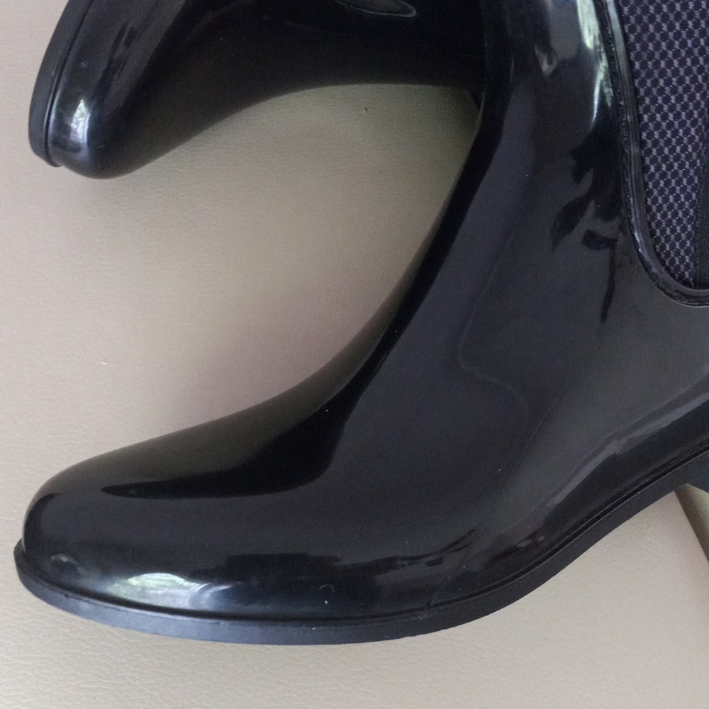 Nine West Cooscoos Black Ankle Rain Booties with Gold Side Zip Sz 9 - Picture 4 of 15